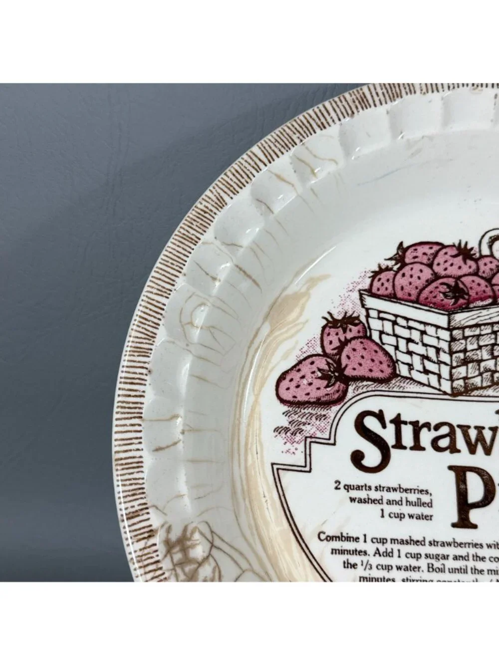 Vintage Royal China Jeannette Strawberry Pie Plate Dish 11
